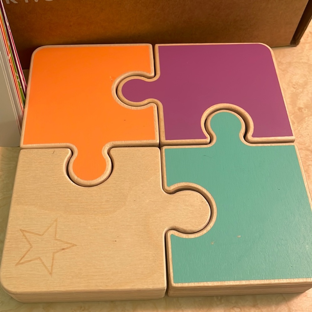 Lovevery chunky wooden jigsaw puzzle